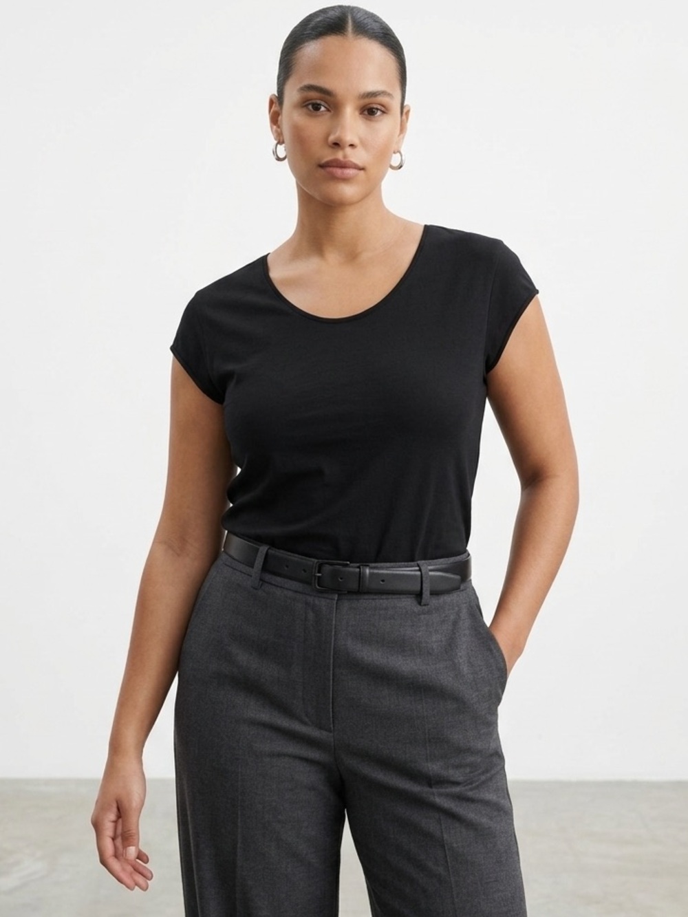 TSE Black Cap Sleeve Tee T-Shirt Top Women’s Medium Luxury Elevated Minimalist